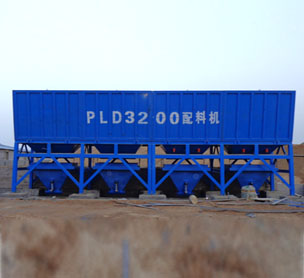 河南XX机械PLD3200混凝土配料机的设备照片